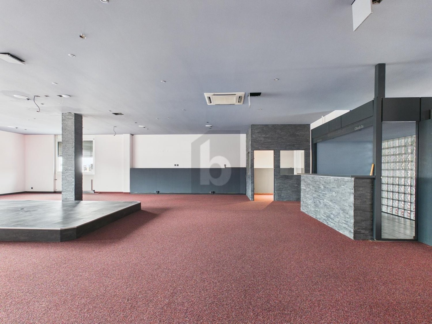 200m² office