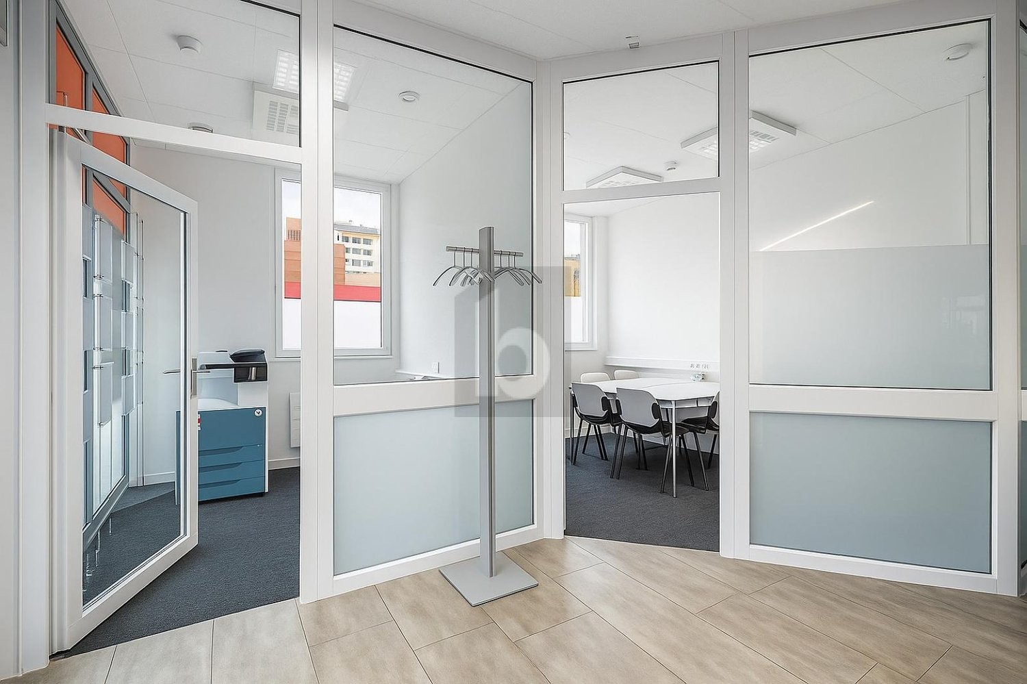400m² office