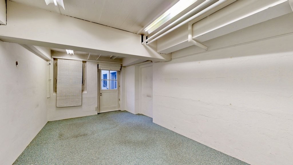 296m² shop, Foto 6 von 10