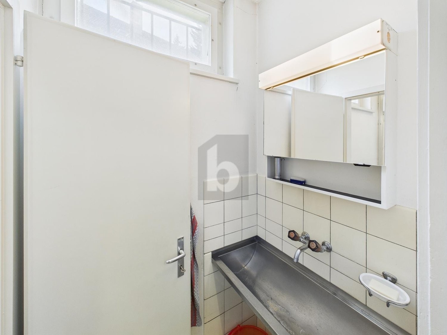 190m² shop, Foto 4 von 4