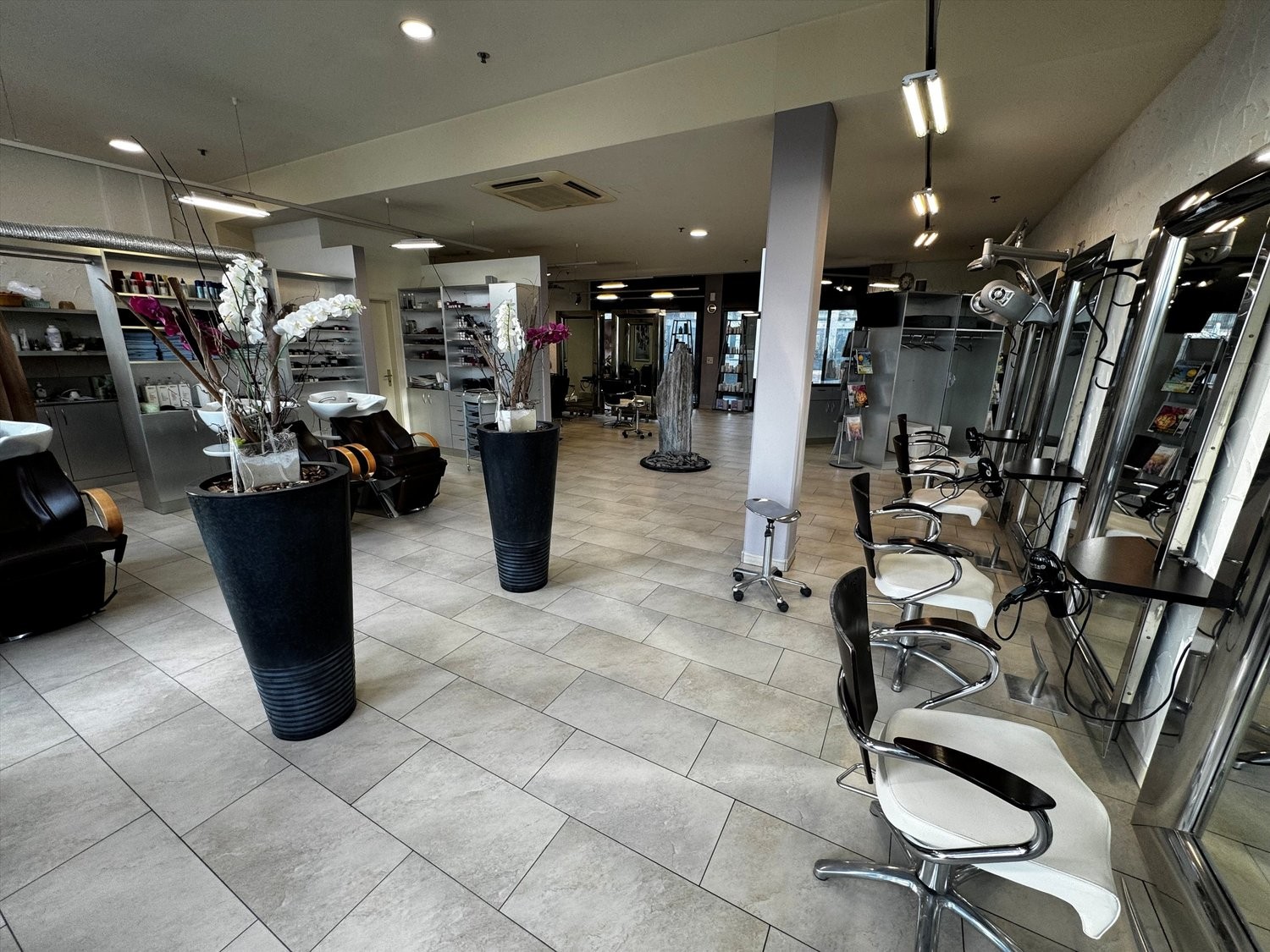 102m² hairdresser