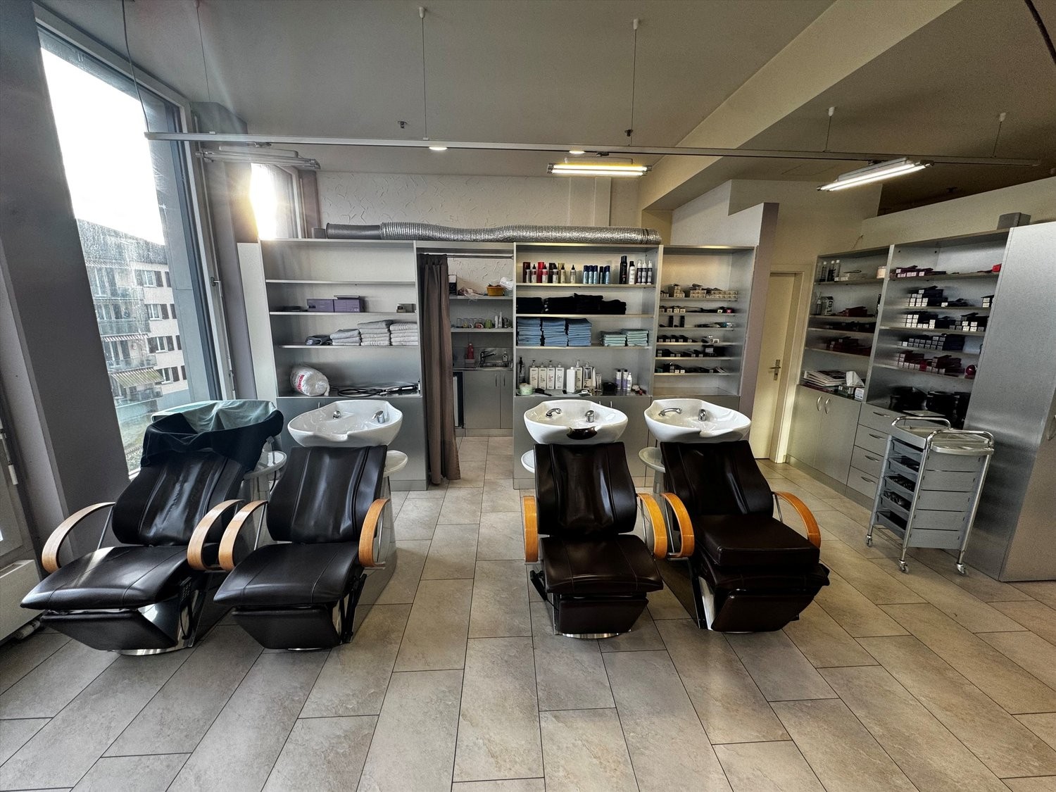 102m² hairdresser