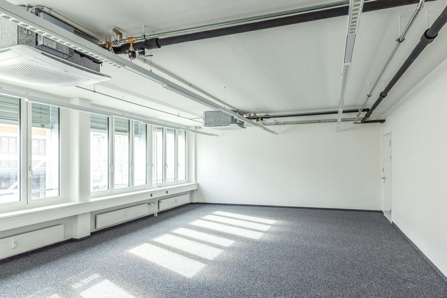 169m² office