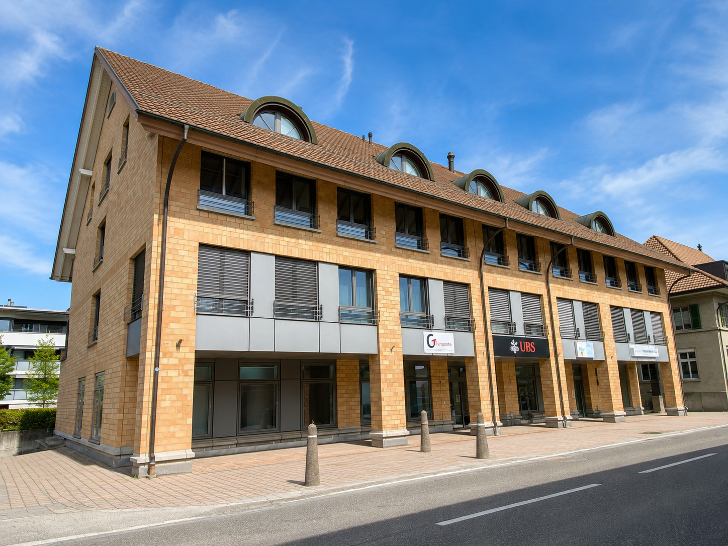 73m² commercial