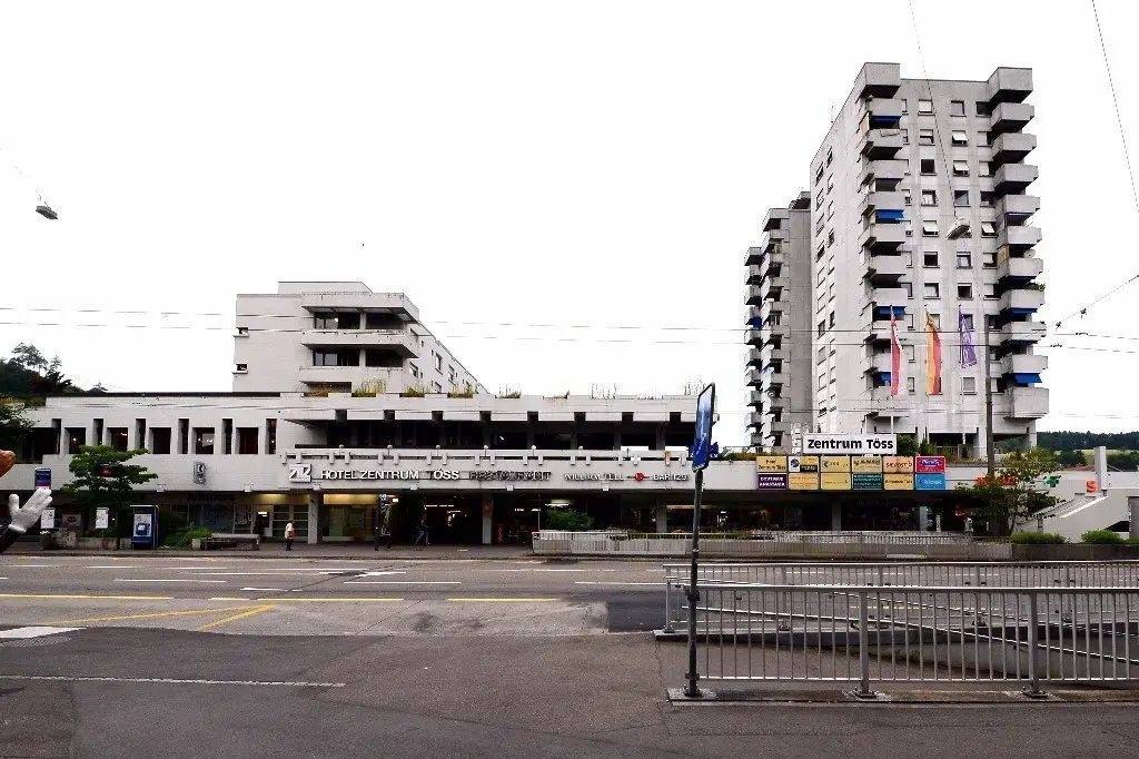 negozio di 240m², foto 1 di 5