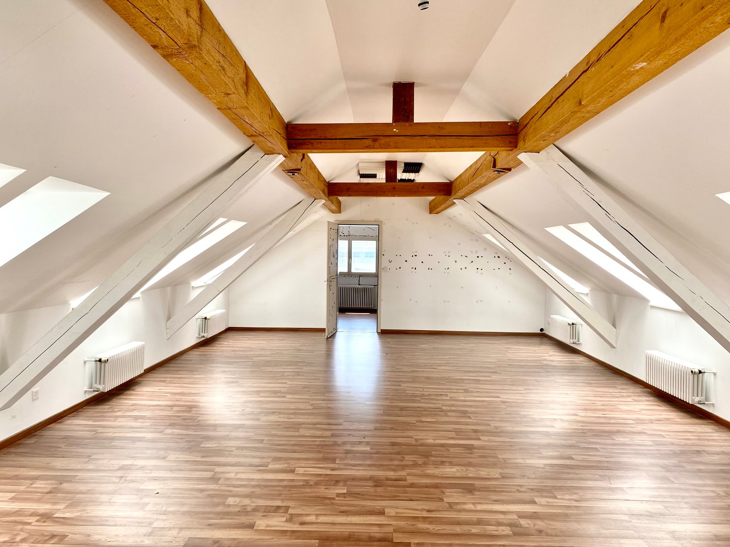 128m² office
