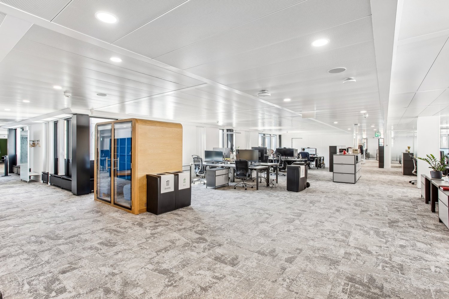 2300m² Büro