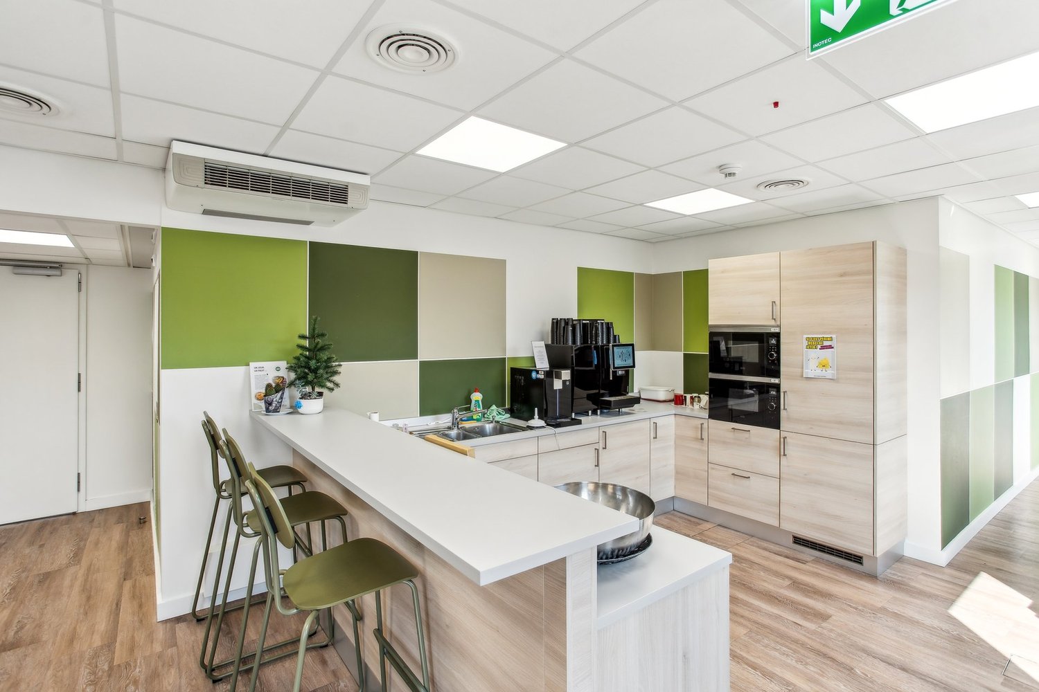2300m² Büro