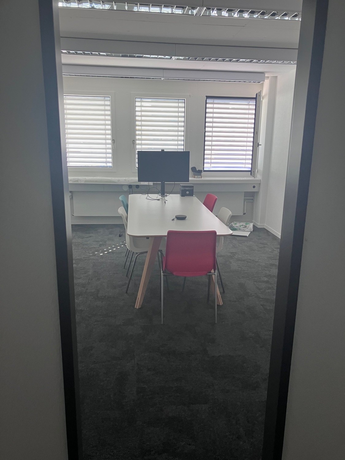 85m² office