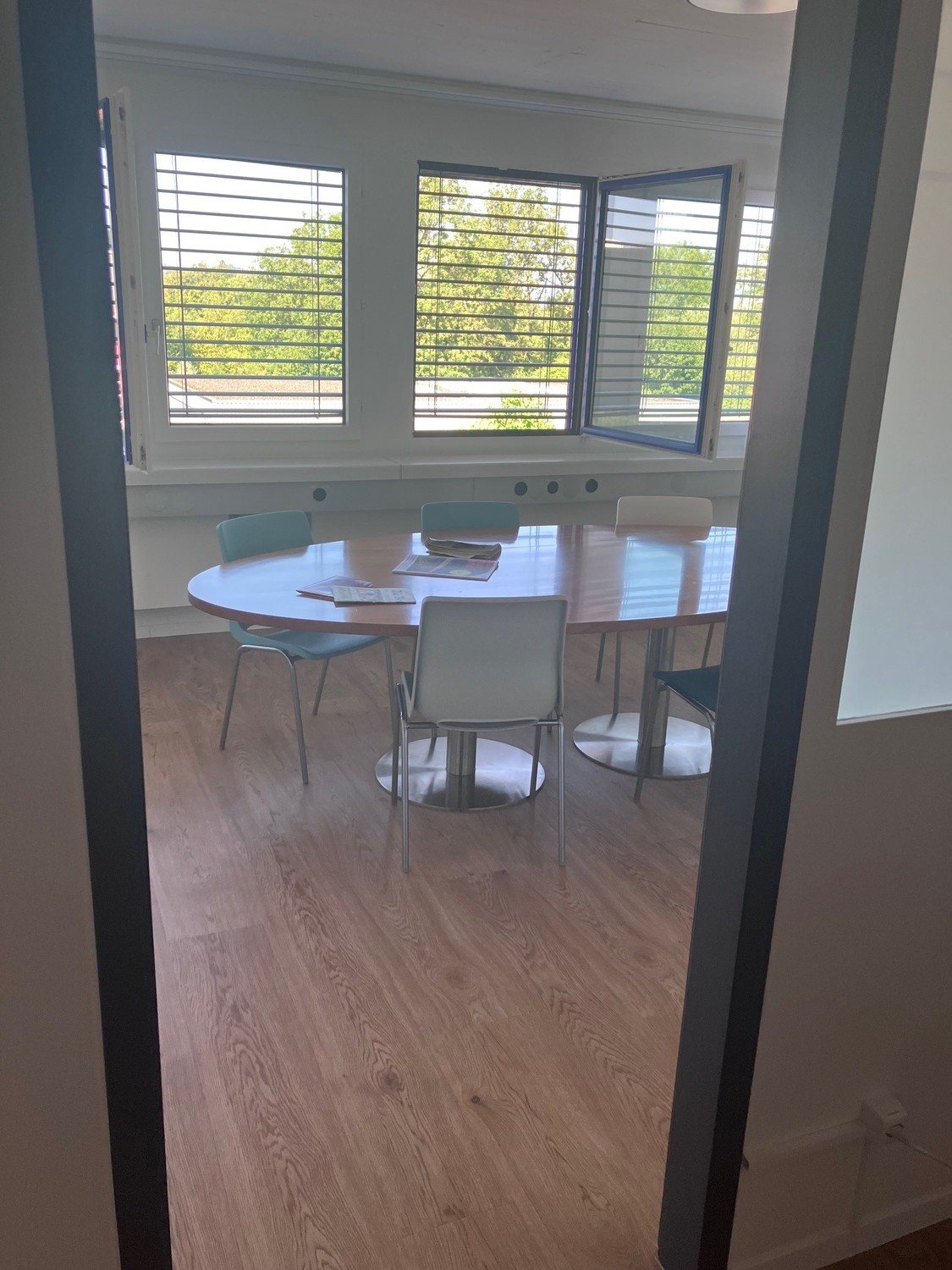 85m² office
