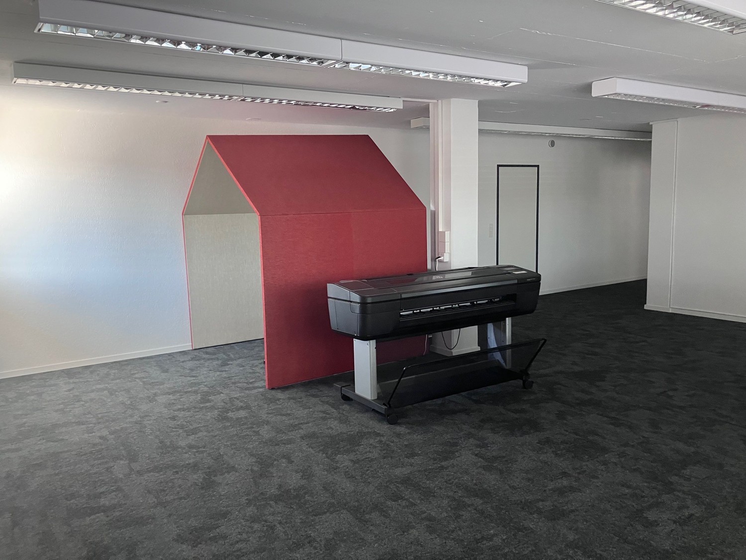 85m² office