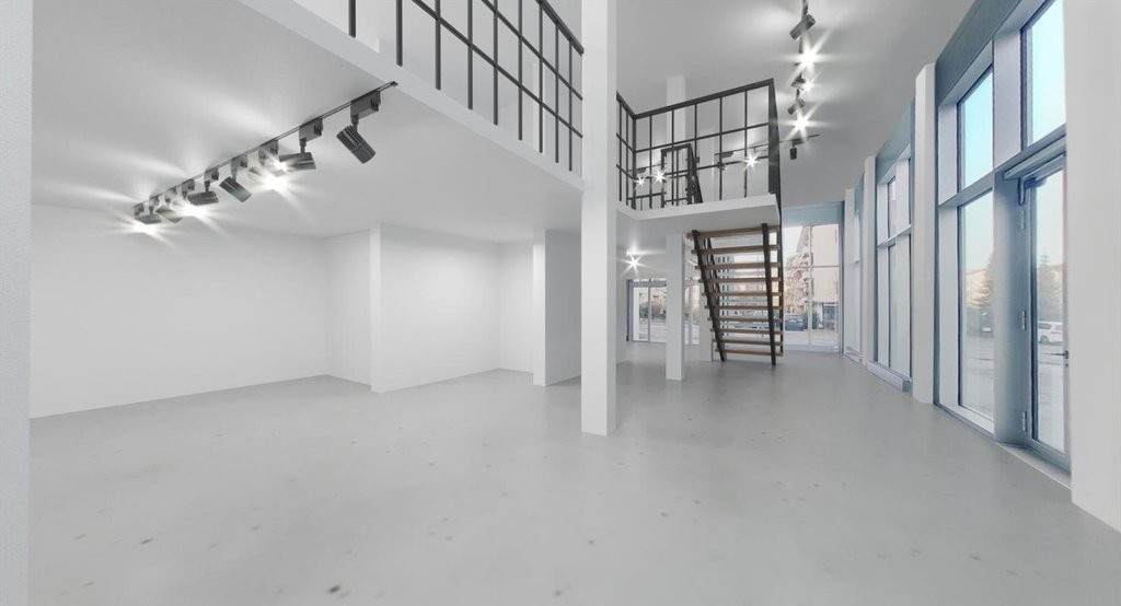 375m² shop