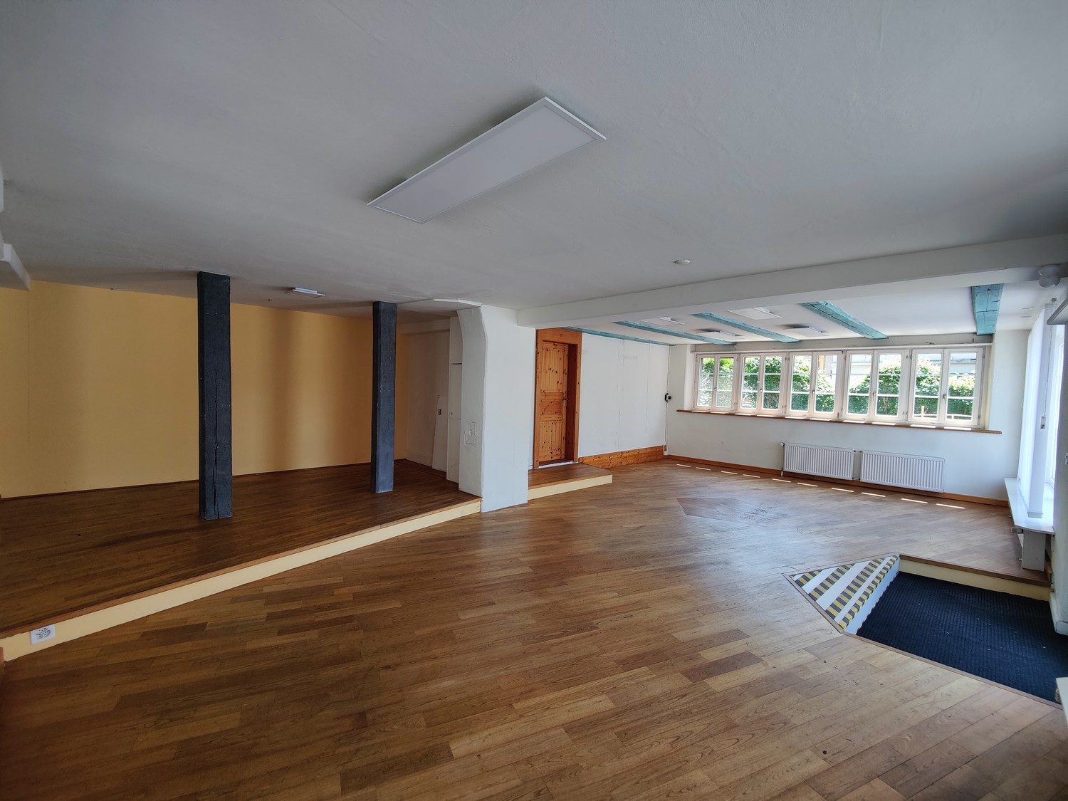 60m² commercial