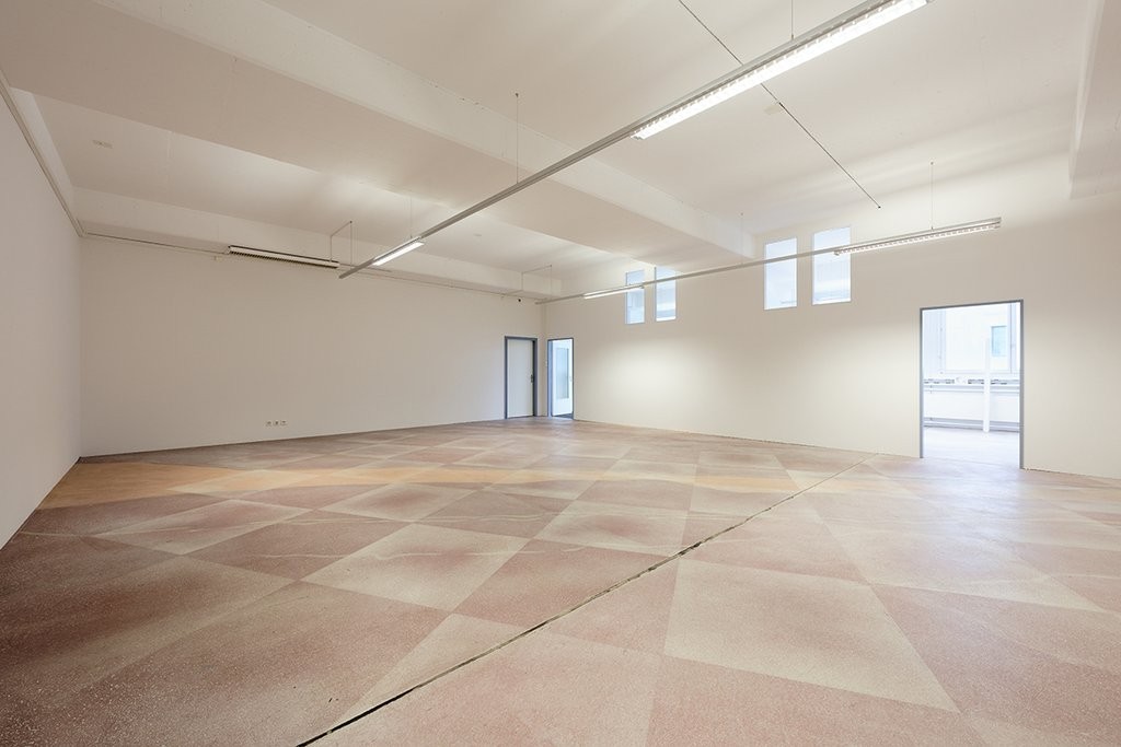 130m² office