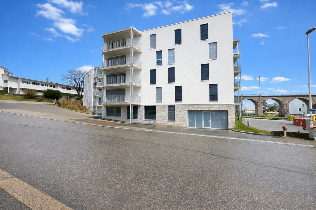 100m² commercial