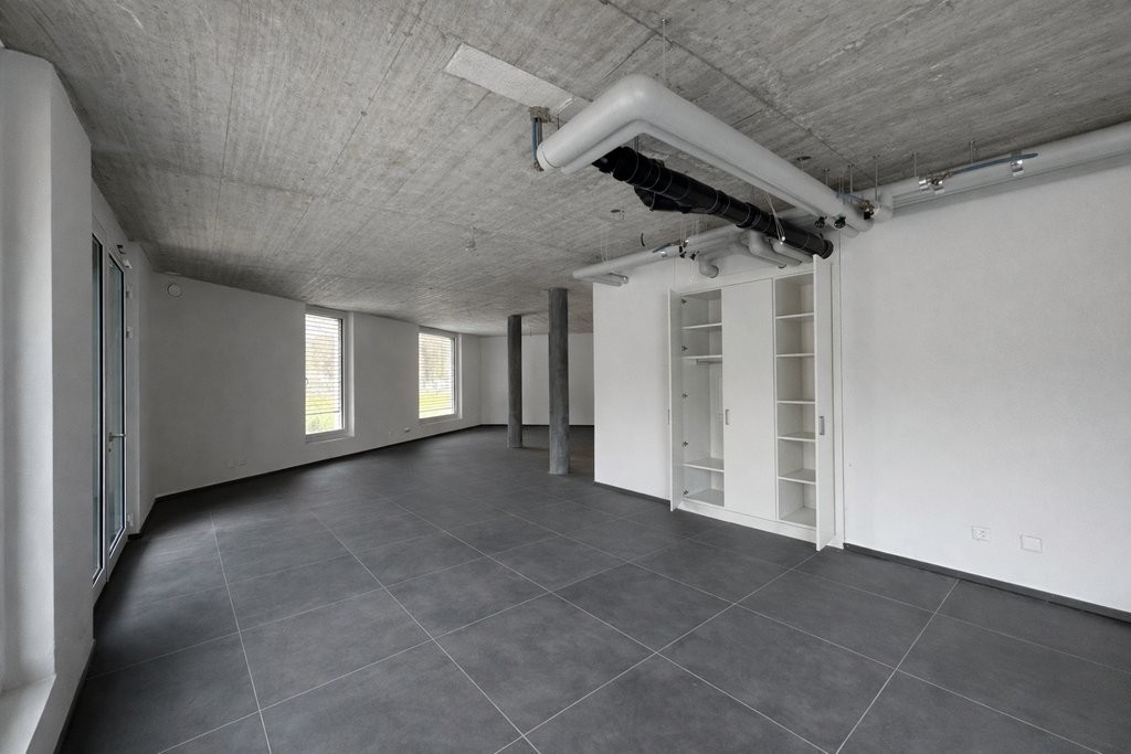 100m² commercial
