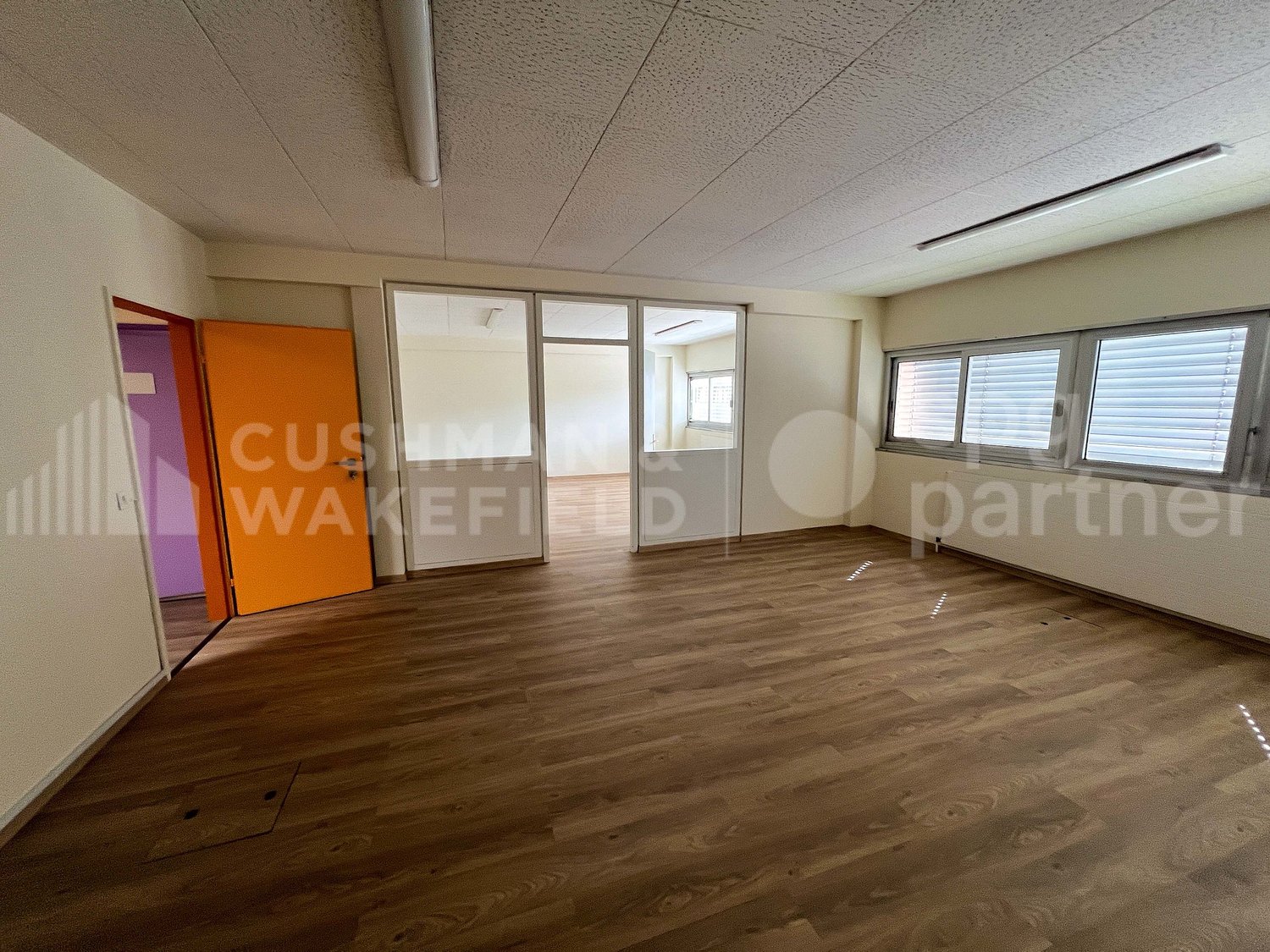 940m² Gewerbe, Foto 3 von 10