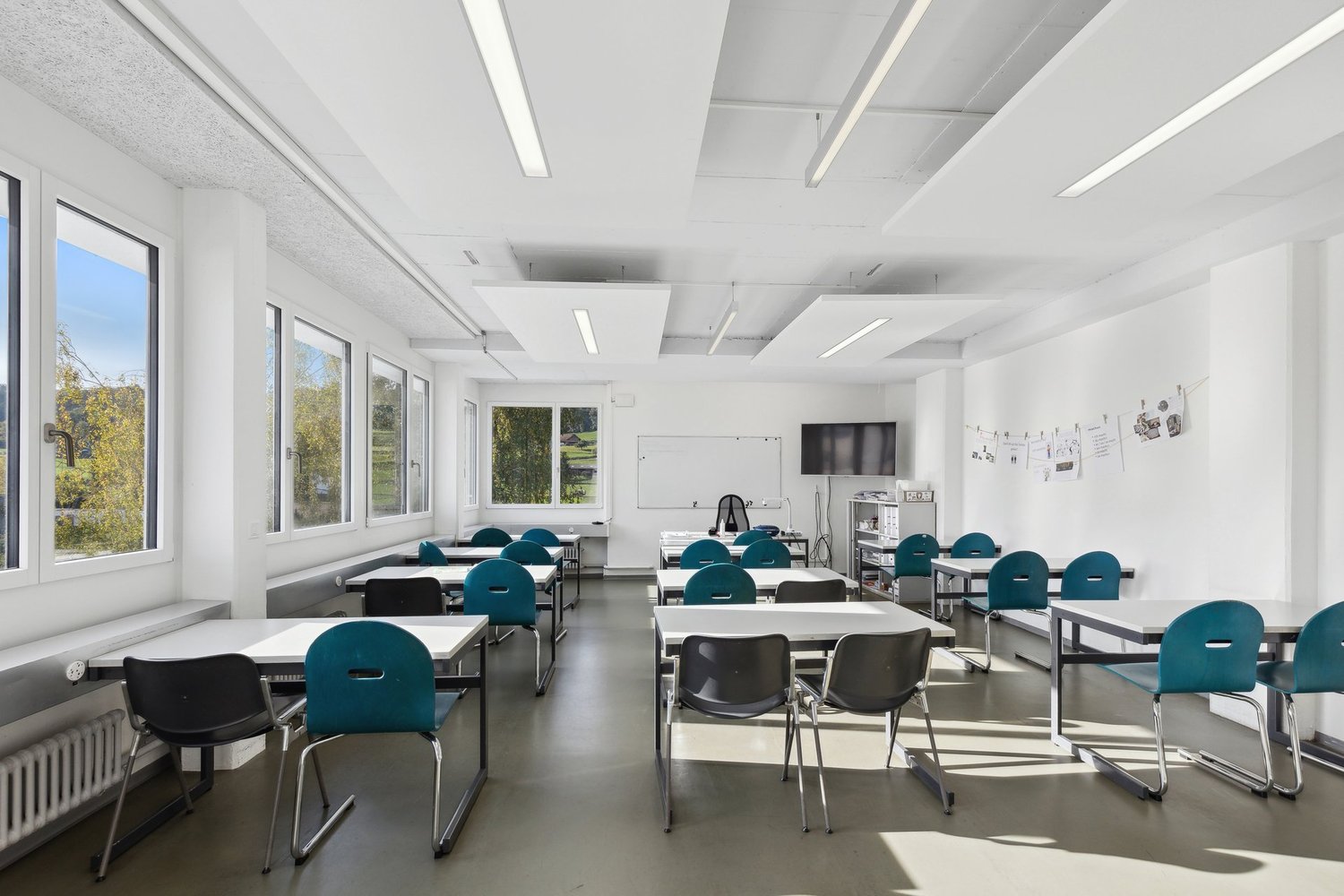 641m² office