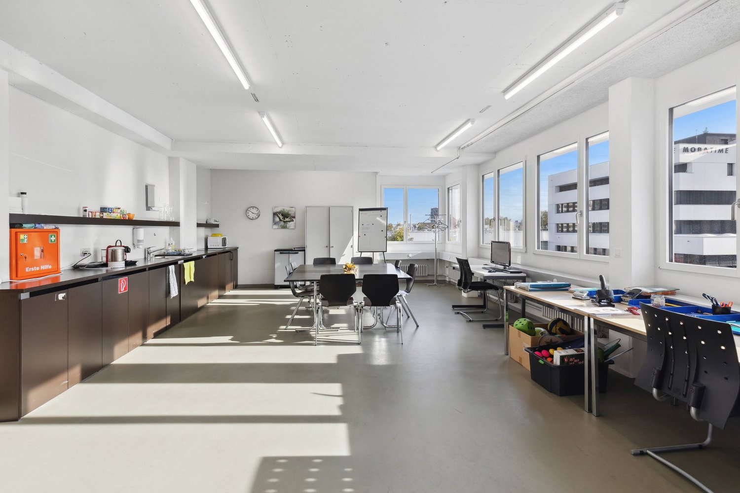641m² office
