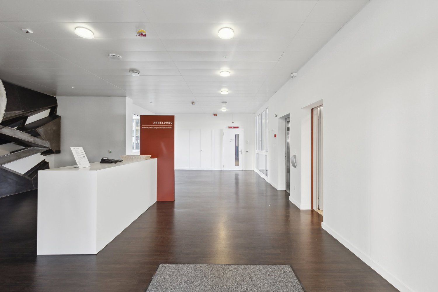 641m² office