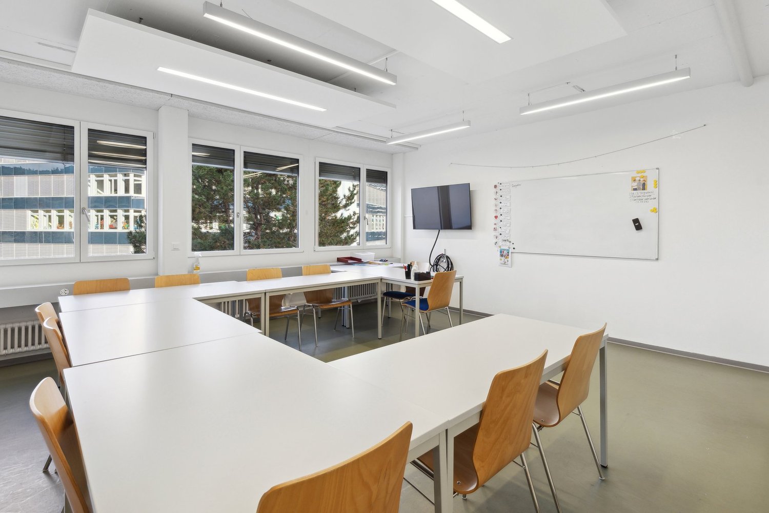 641m² office