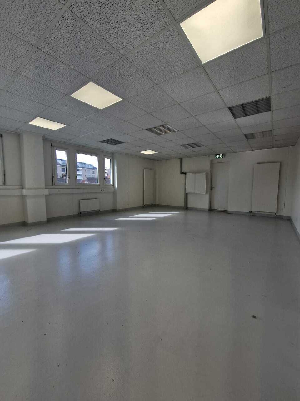194m² office