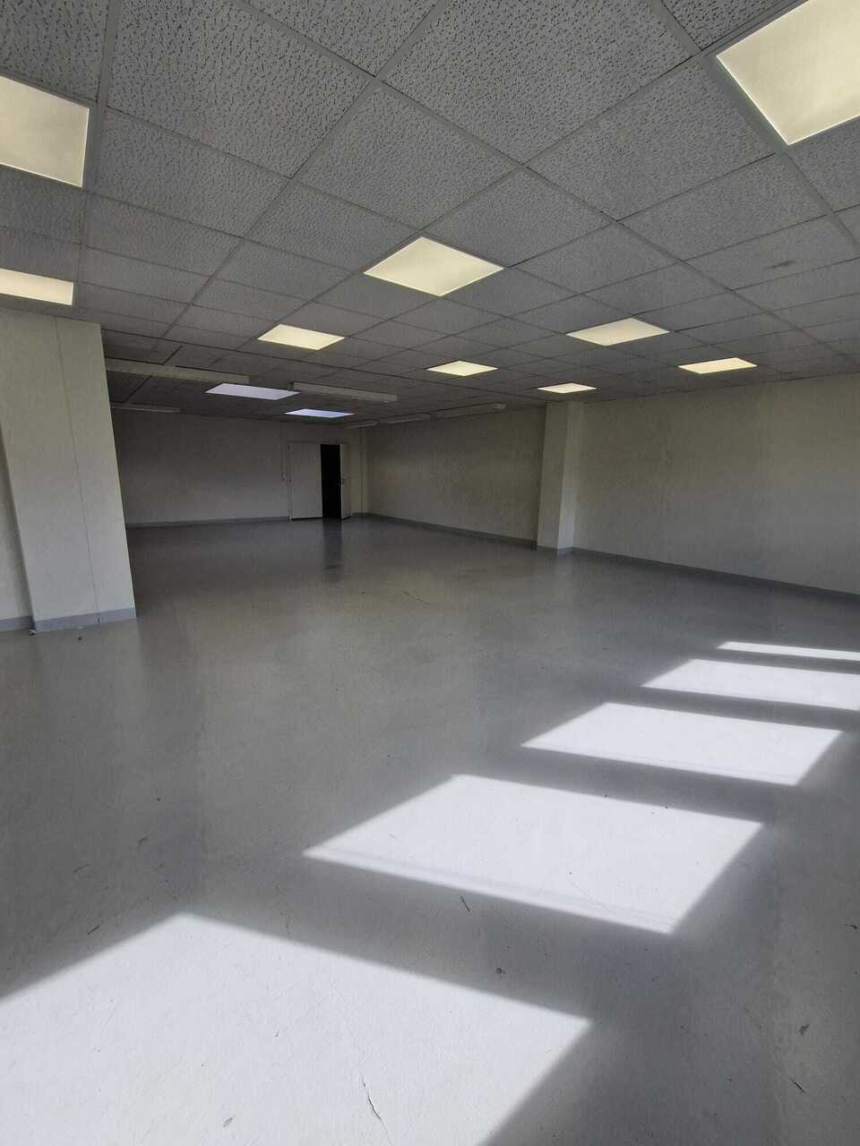 194m² office