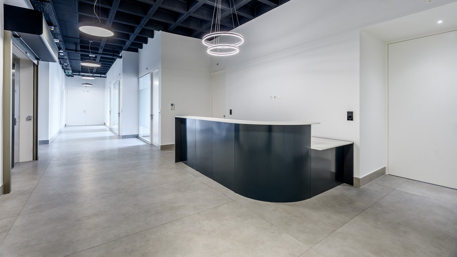 655m² ufficio, foto 1 di 8