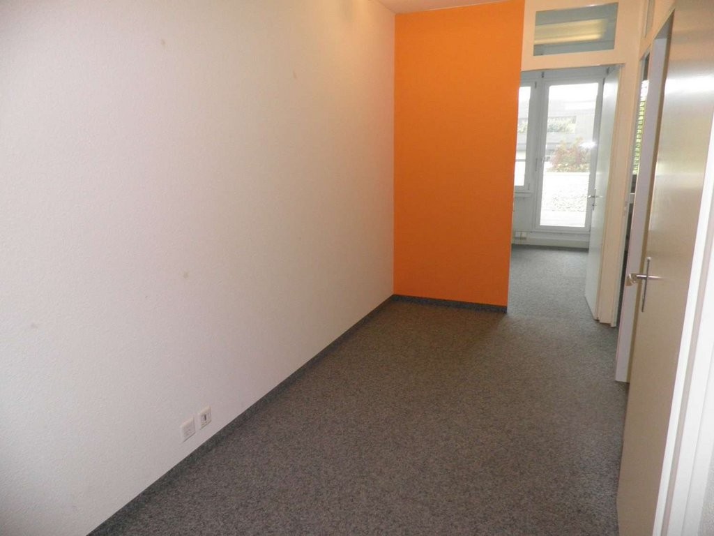 83m² office