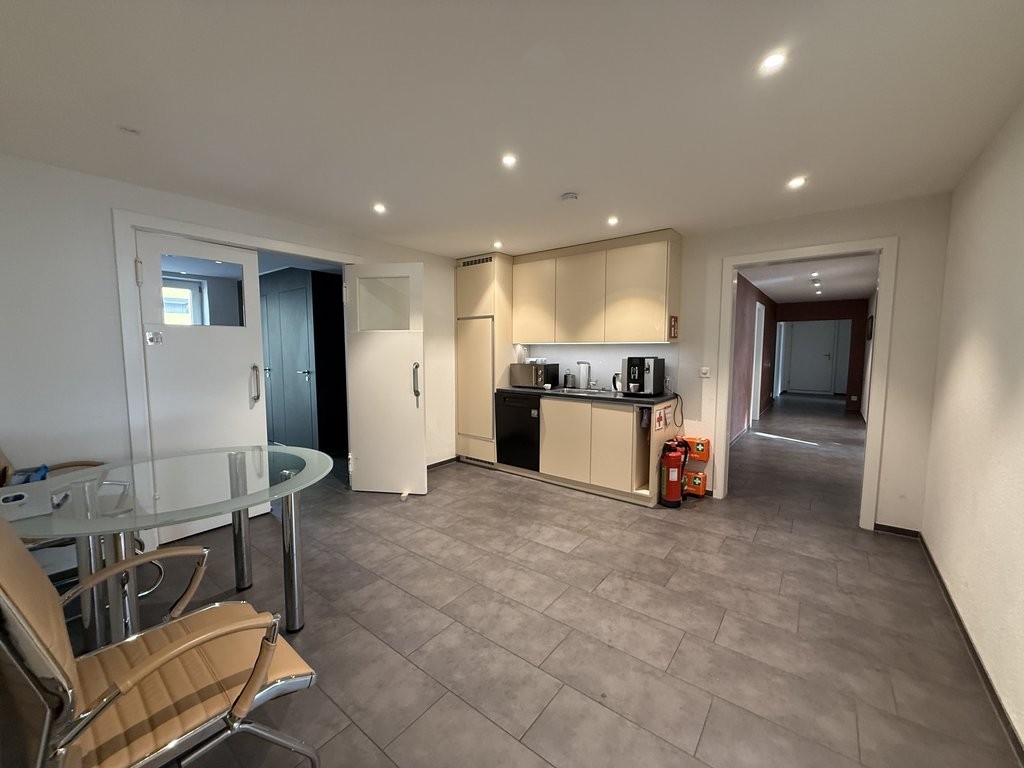 151m² commercial