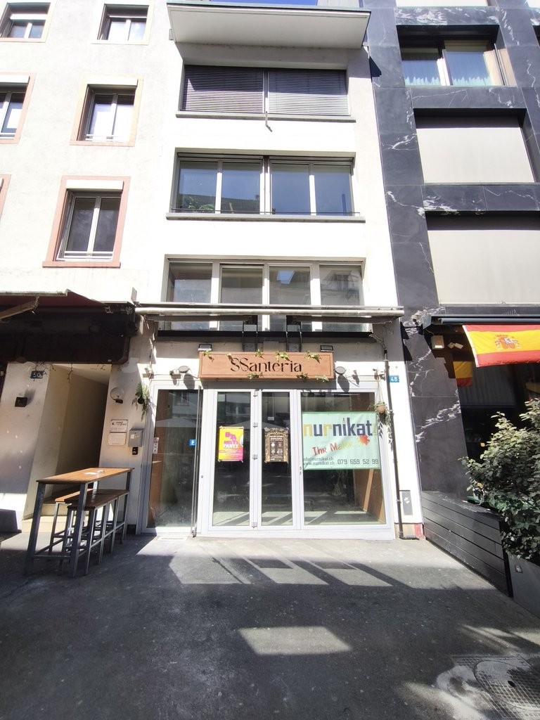 94m² shop