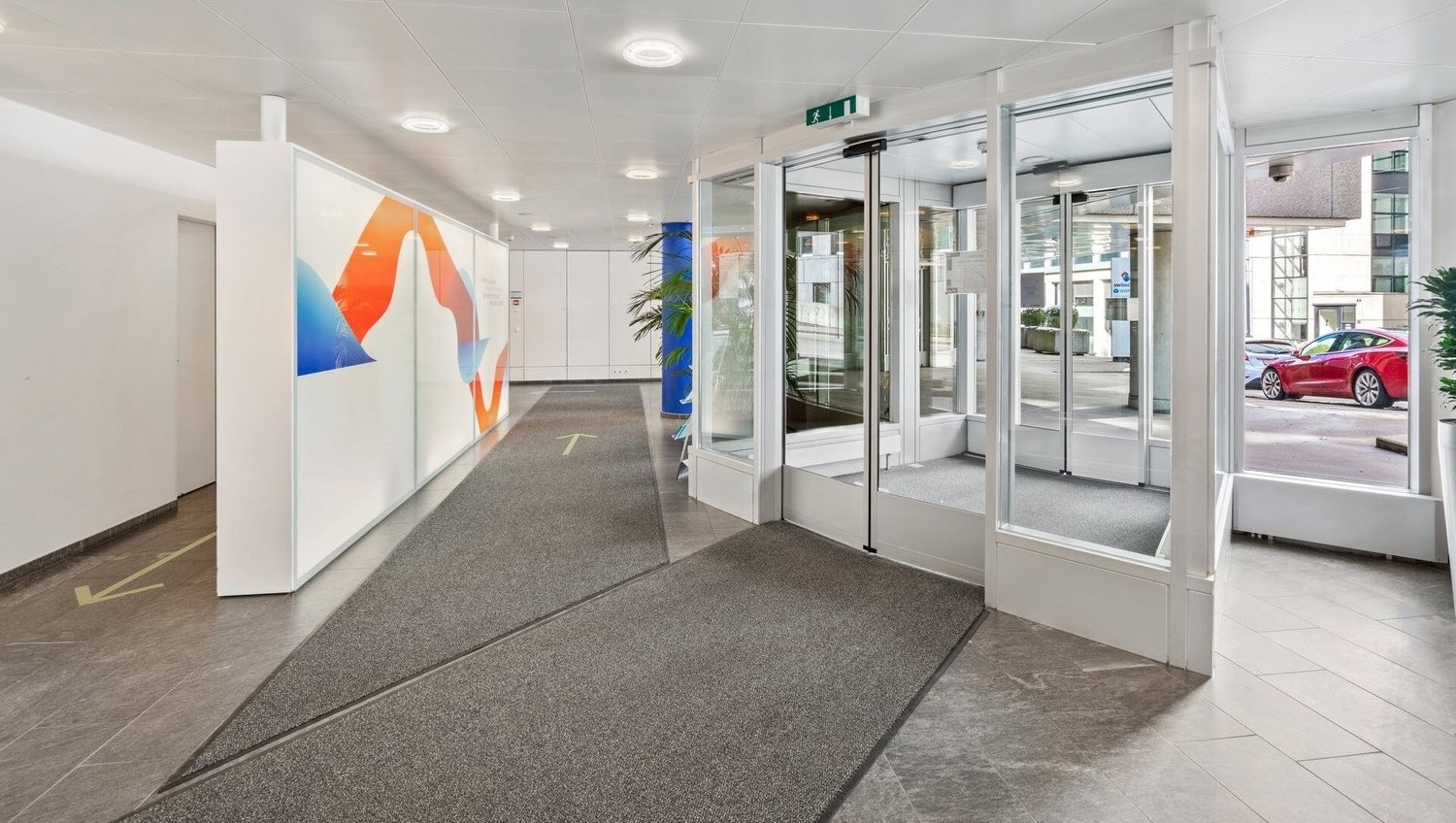 111m² office