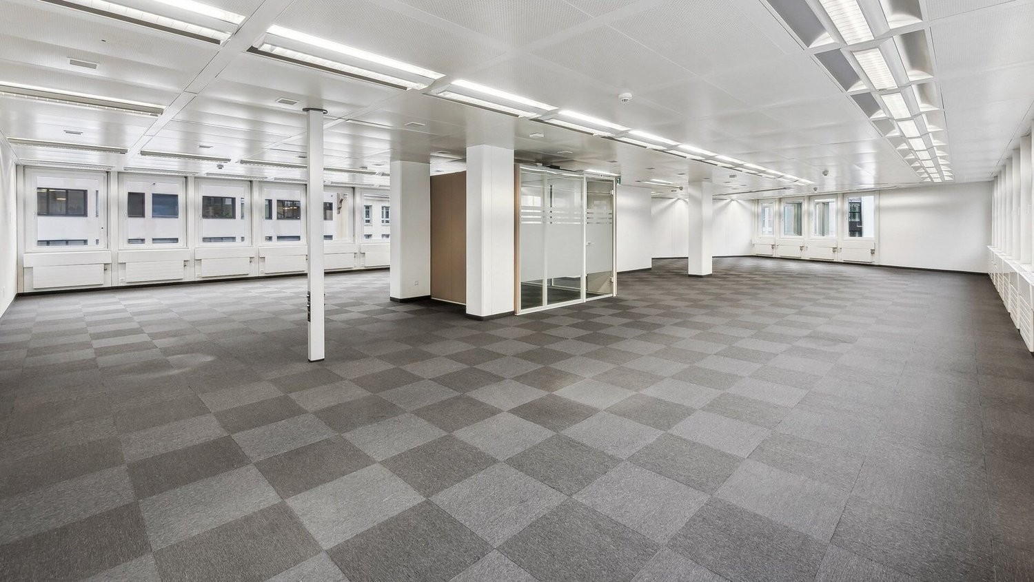 111m² office