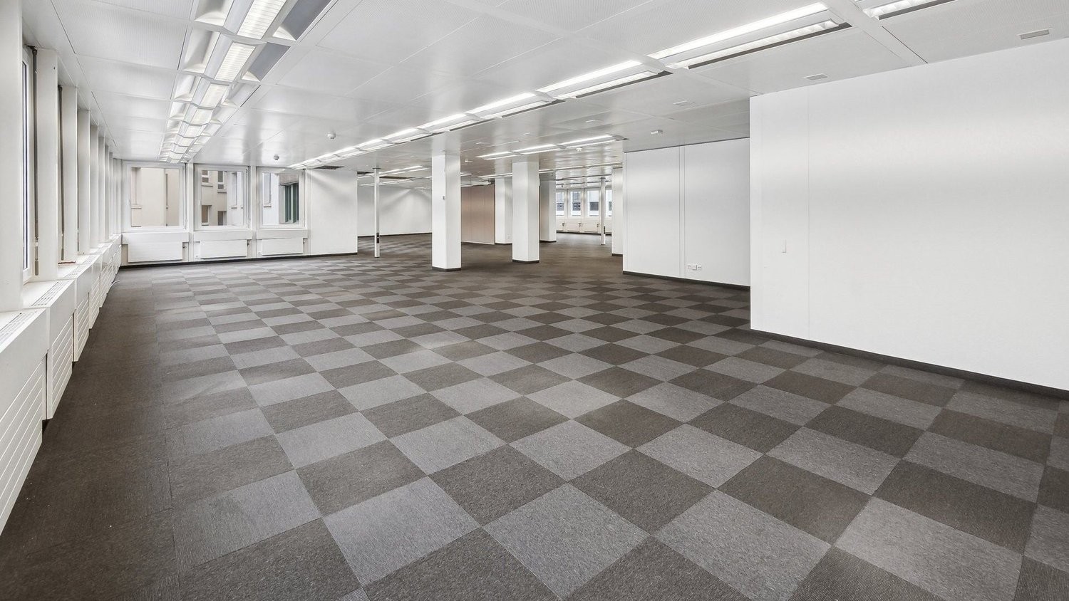 111m² office