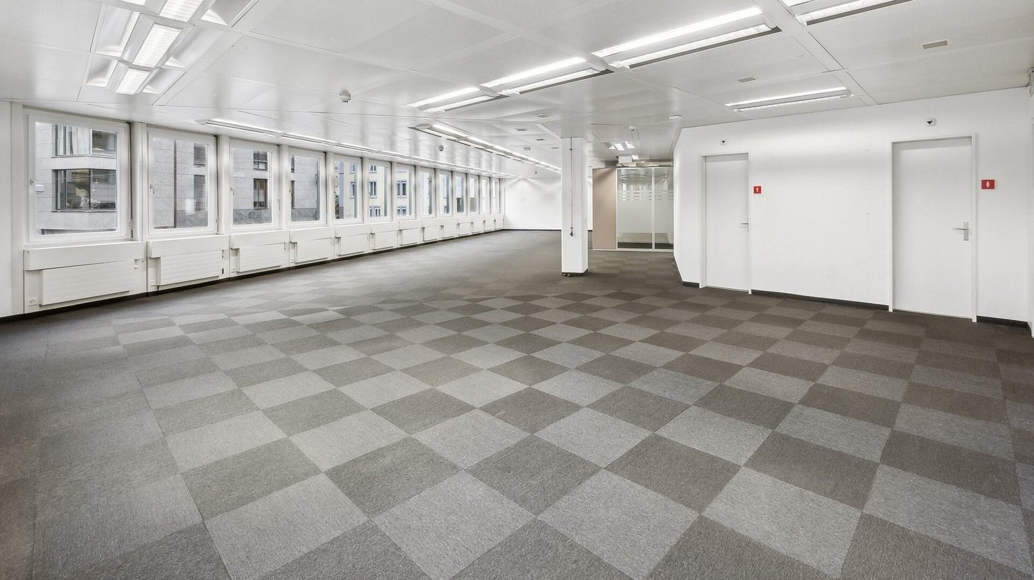 111m² office