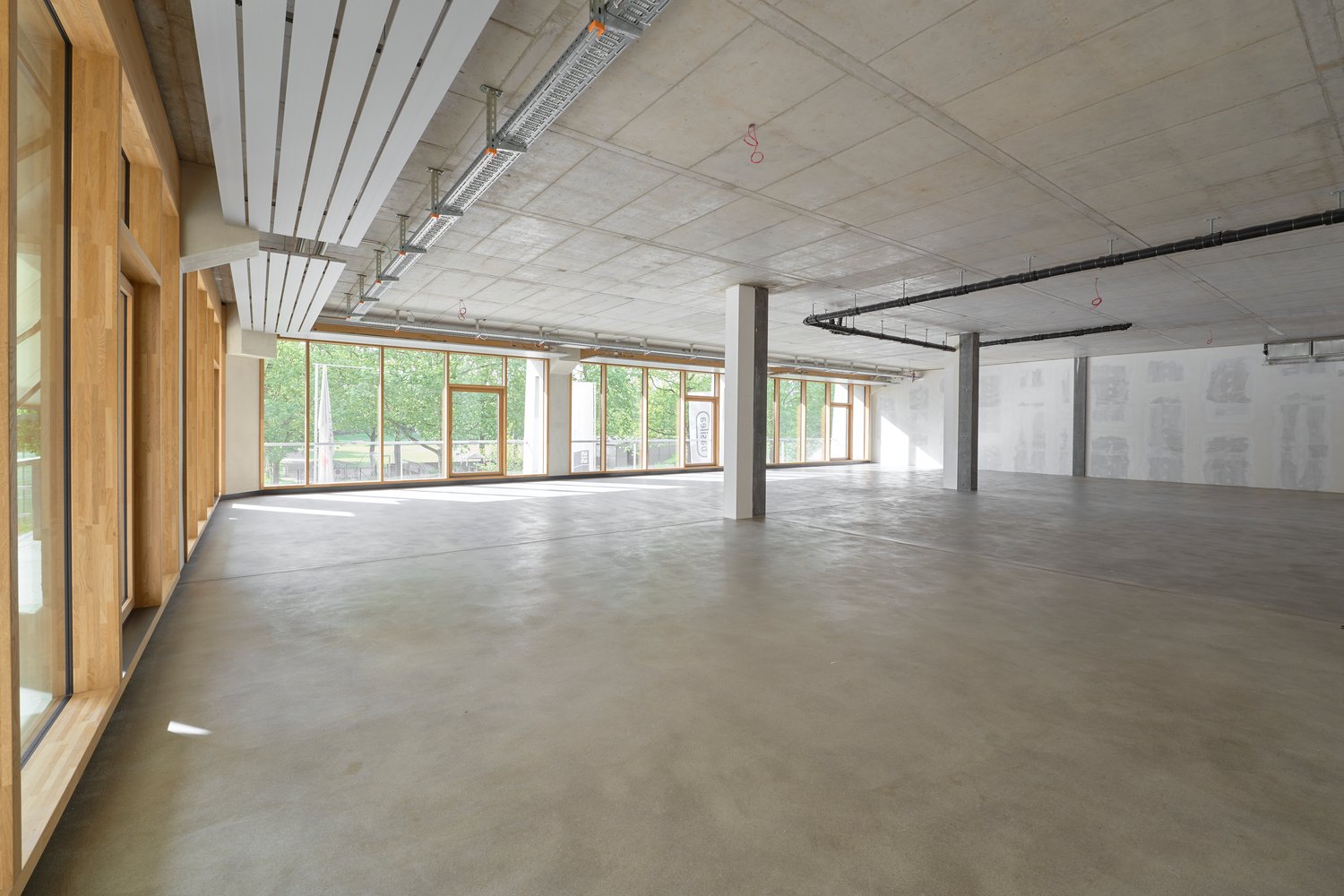 300m² office