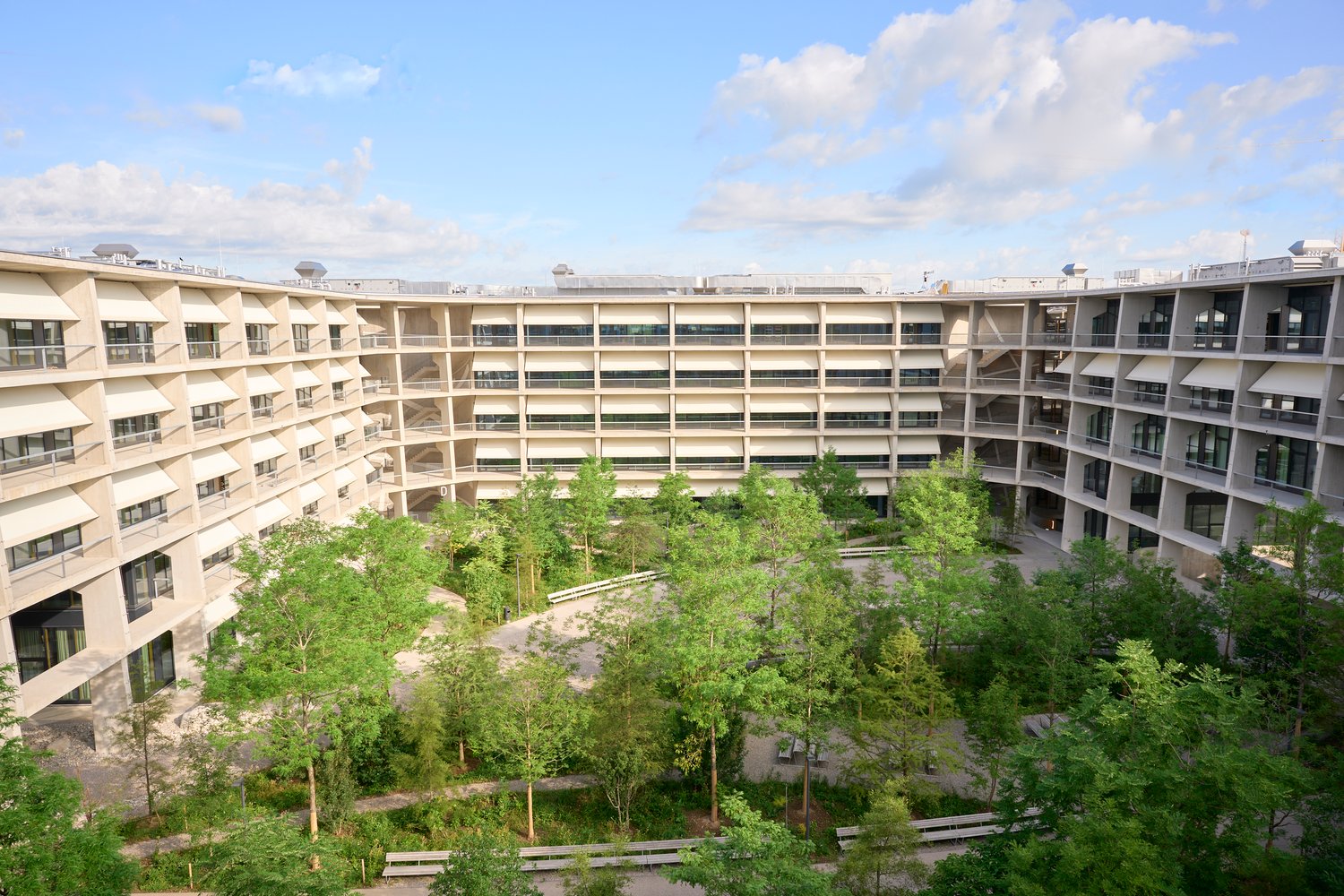 300m² office