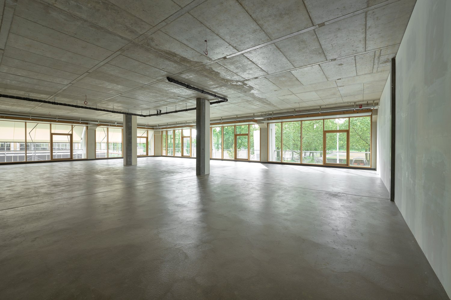 300m² office
