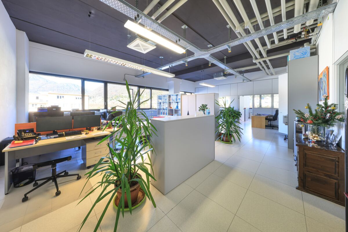 120m² commercial, Foto 1 von 7