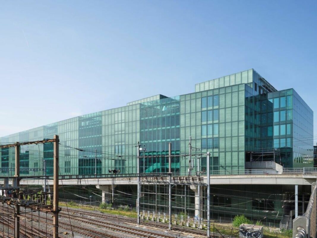 6700m² office