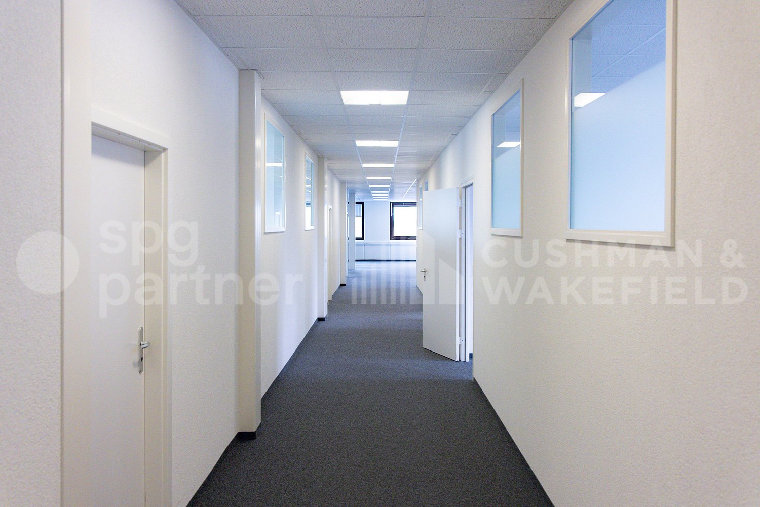 370m² Büro, Foto 2 von 3