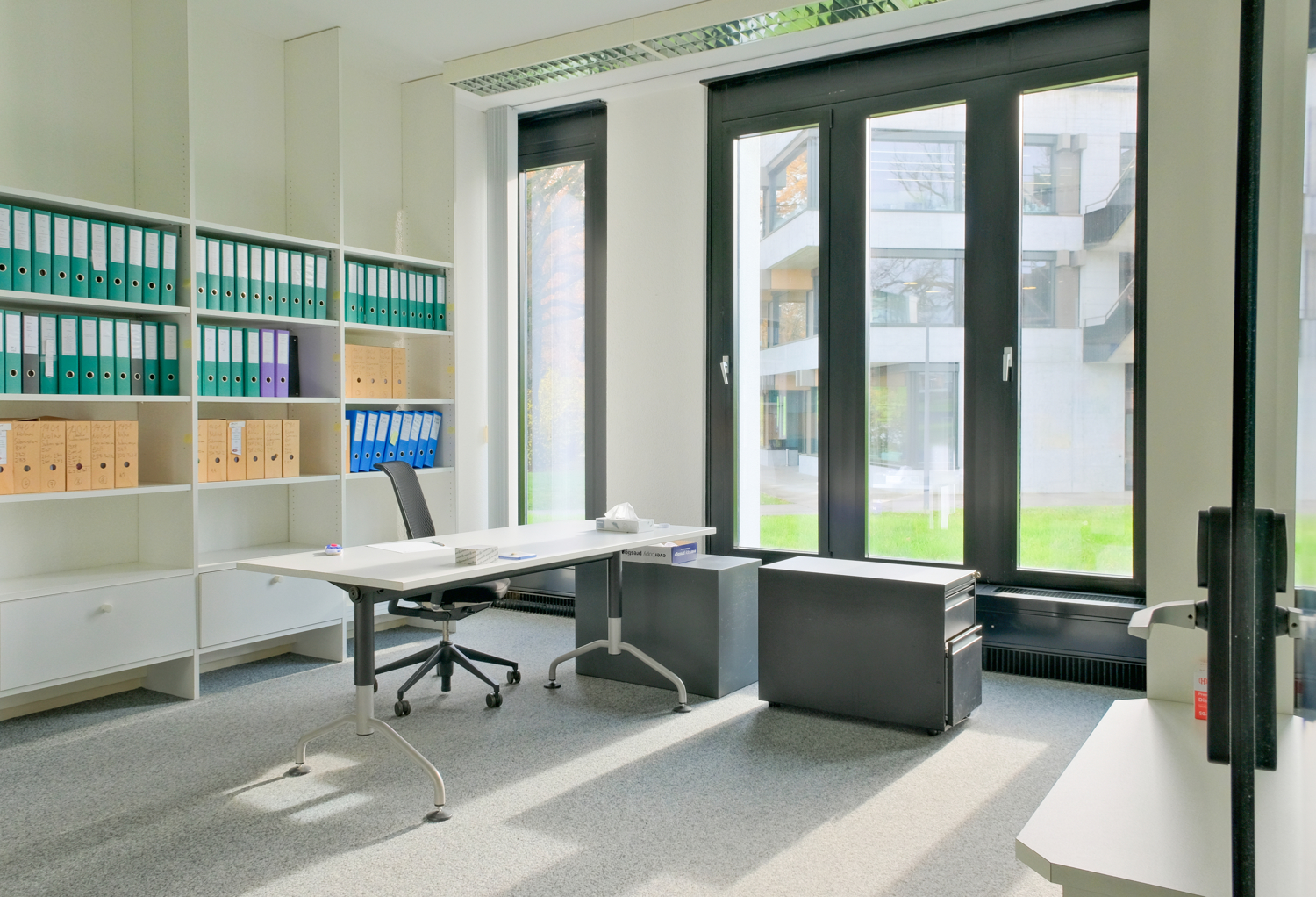 300m² office