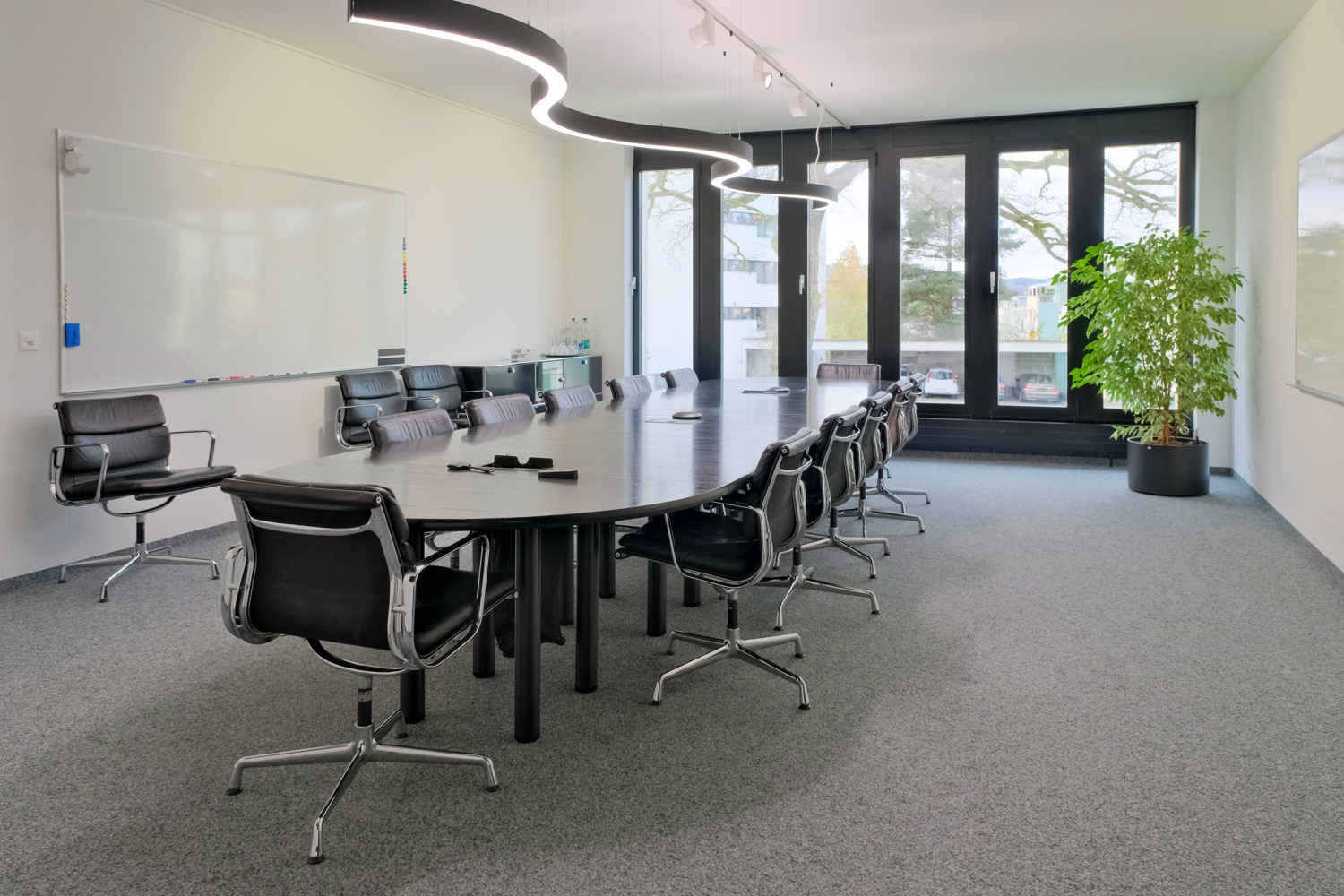 300m² office