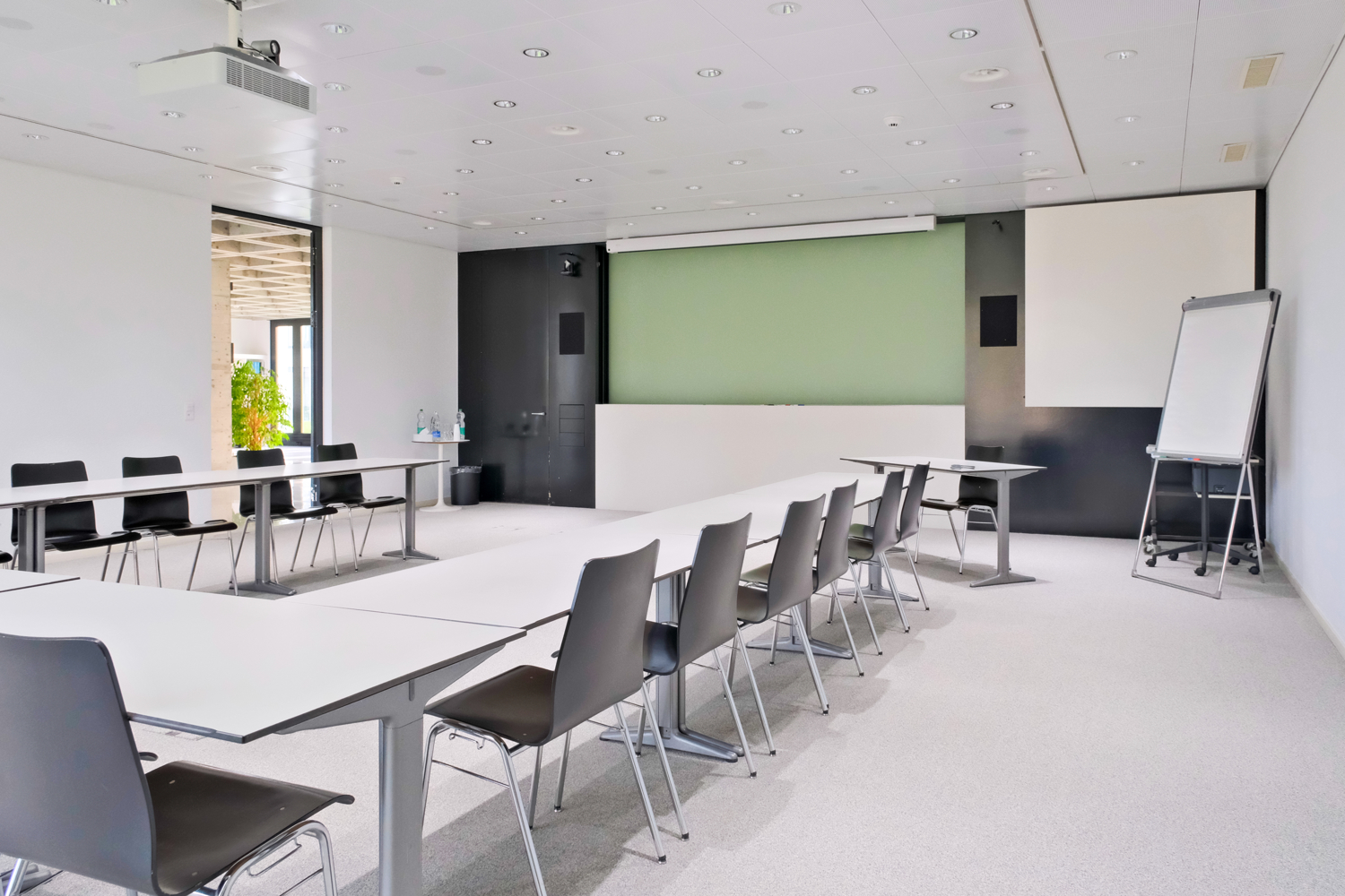 300m² office