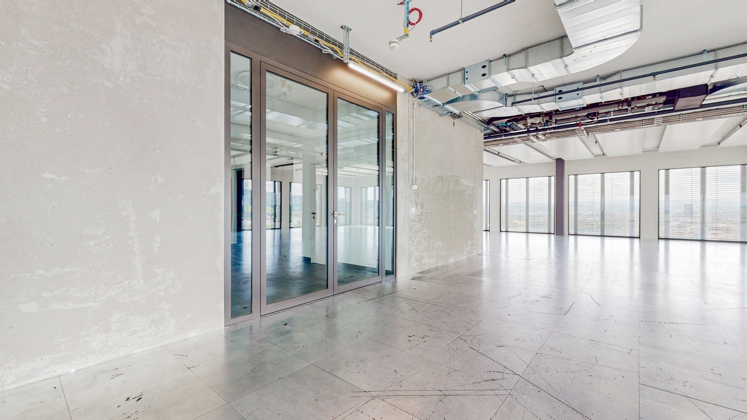 1456m² office