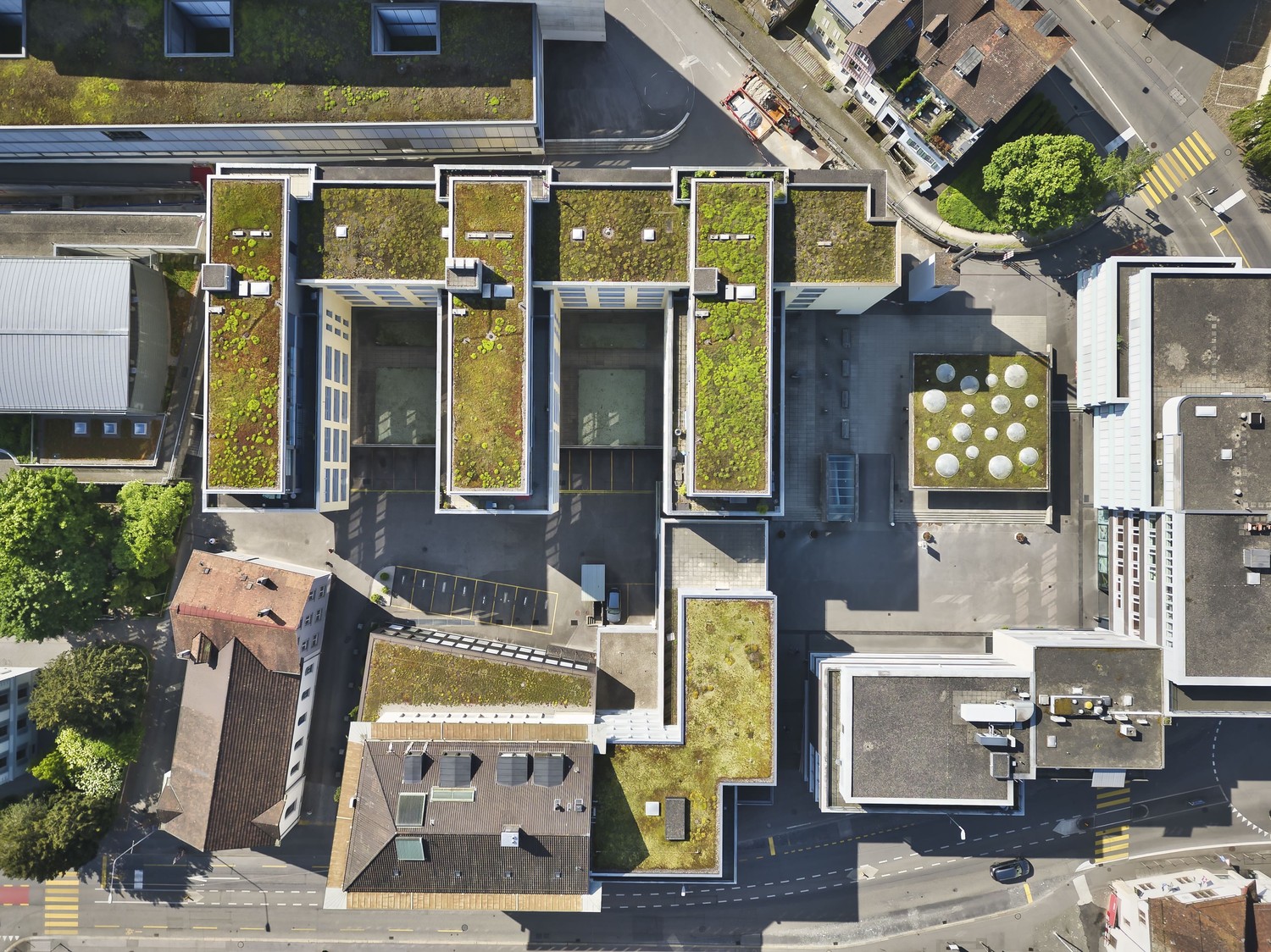 582m² office