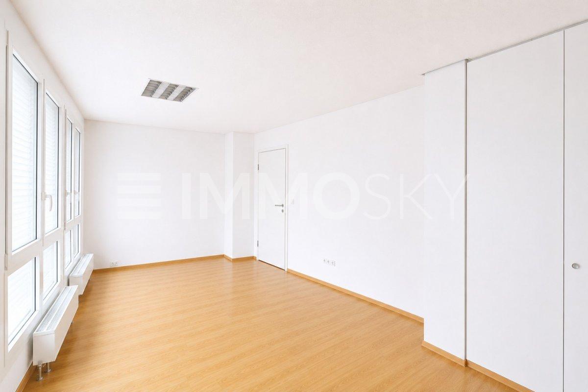 125m² office