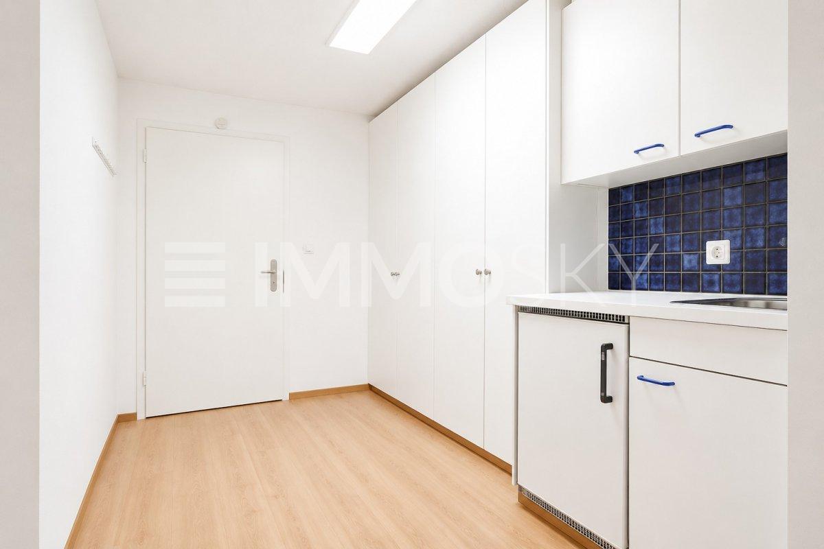 125m² office
