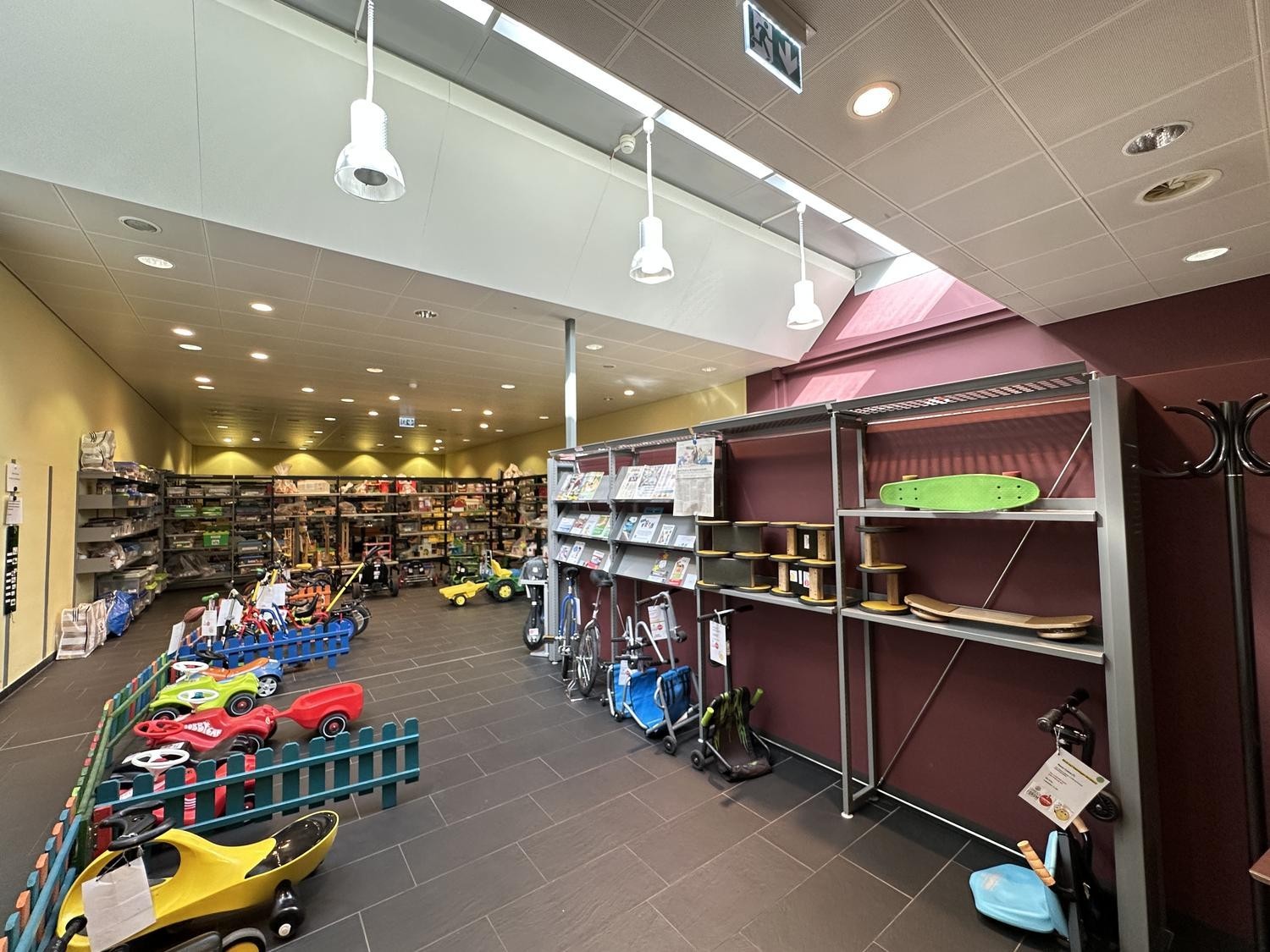 212m² shop