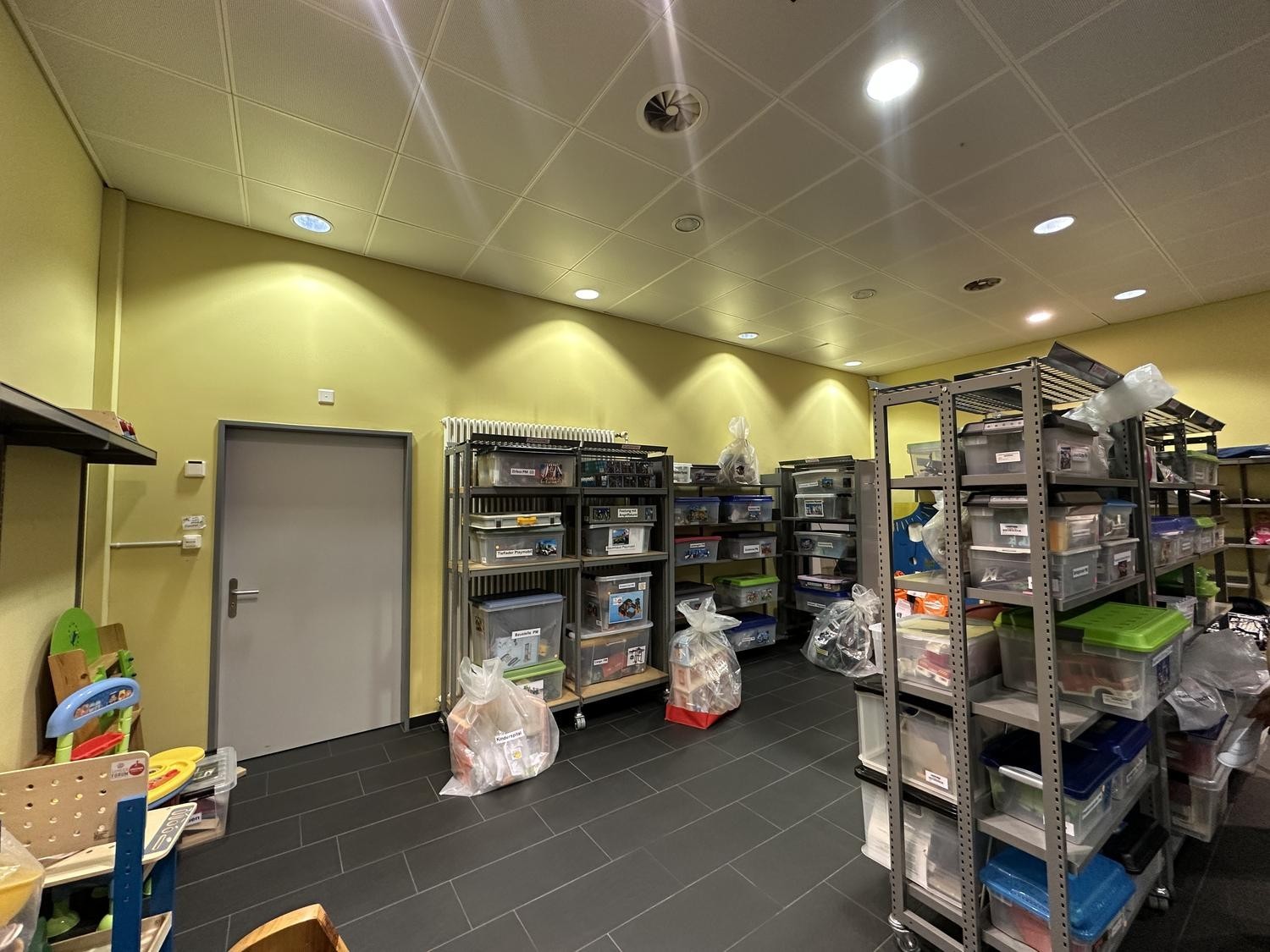 212m² shop